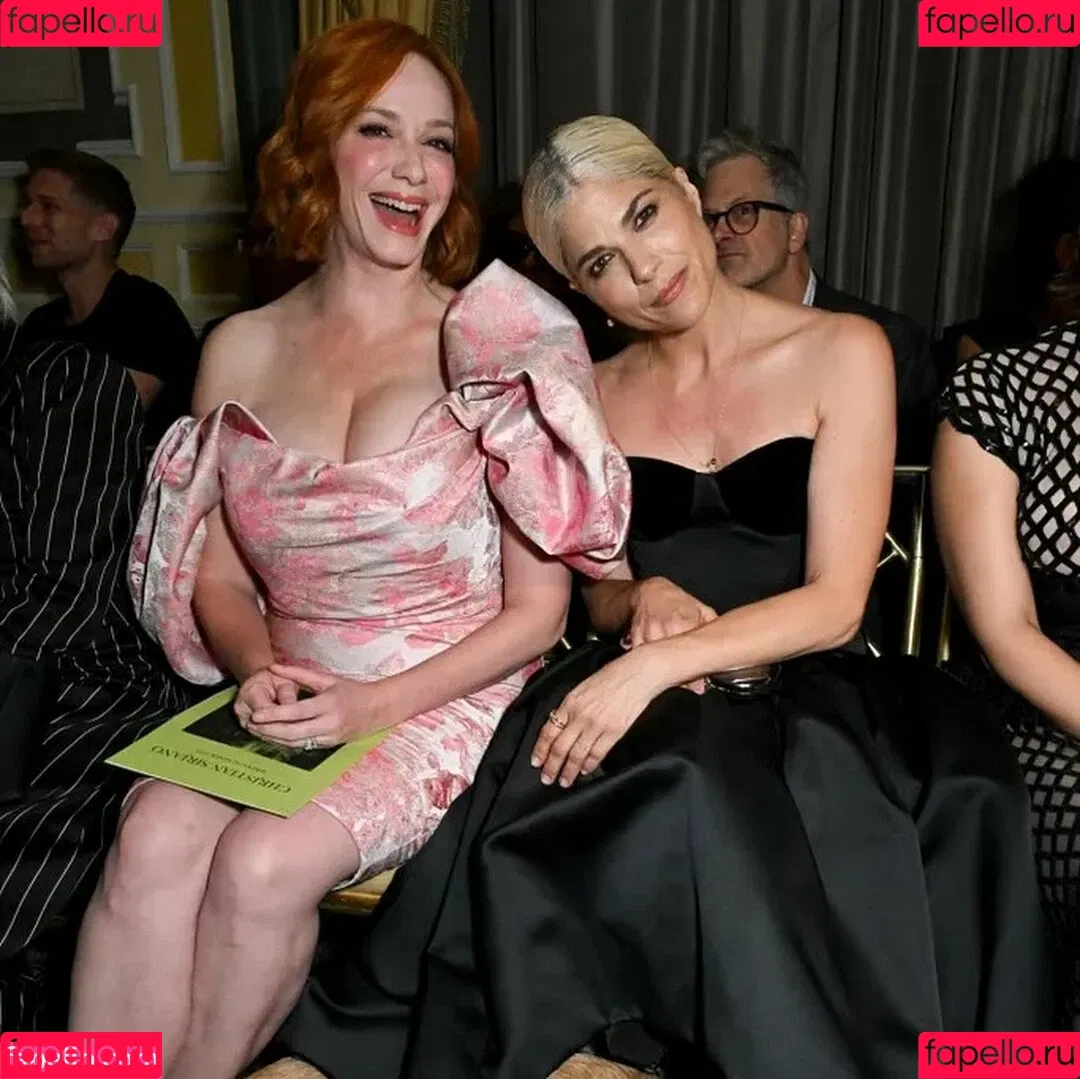 Christina Hendricks / actuallychristinahendricks Onlyfans Photo Gallery 