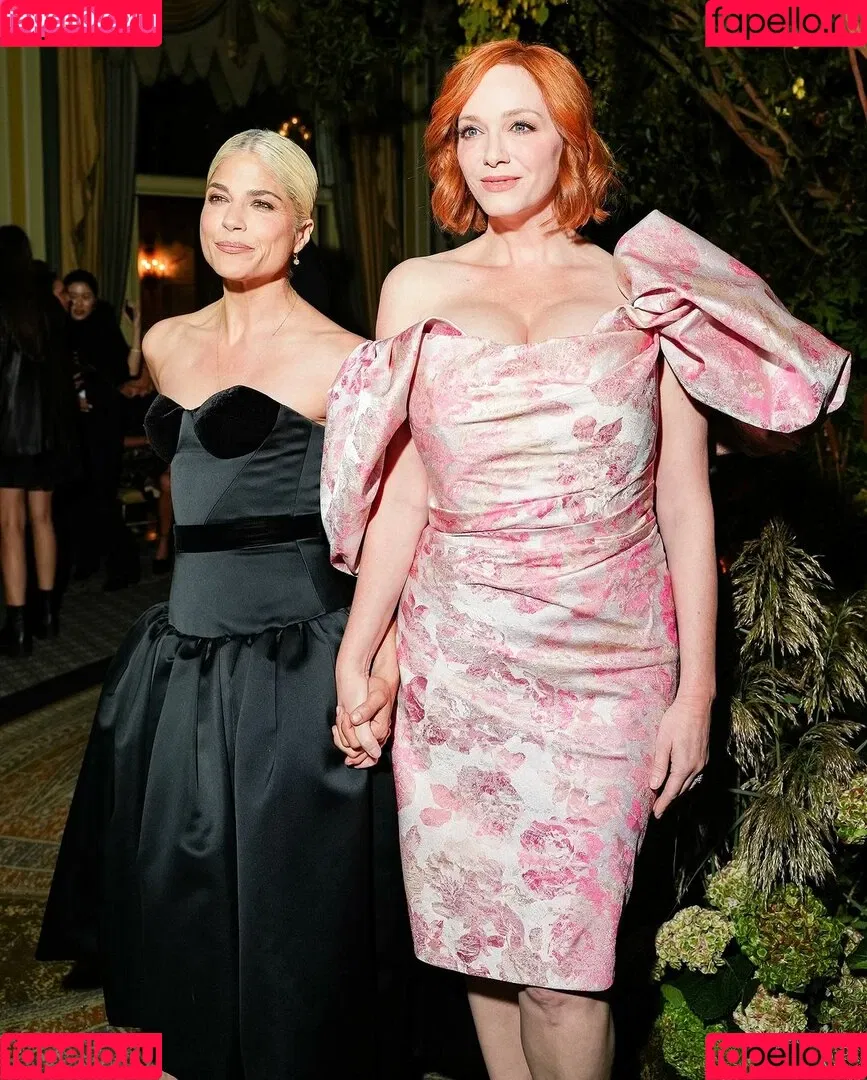 Christina Hendricks / actuallychristinahendricks Onlyfans Photo Gallery 