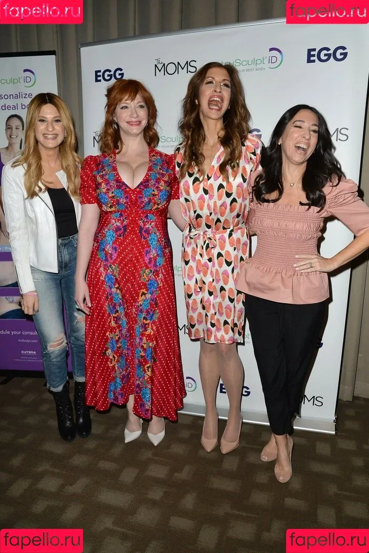 Christina Hendricks / actuallychristinahendricks Onlyfans Photo Gallery 