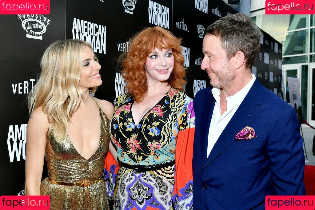 Christina Hendricks / actuallychristinahendricks Onlyfans Photo Gallery 