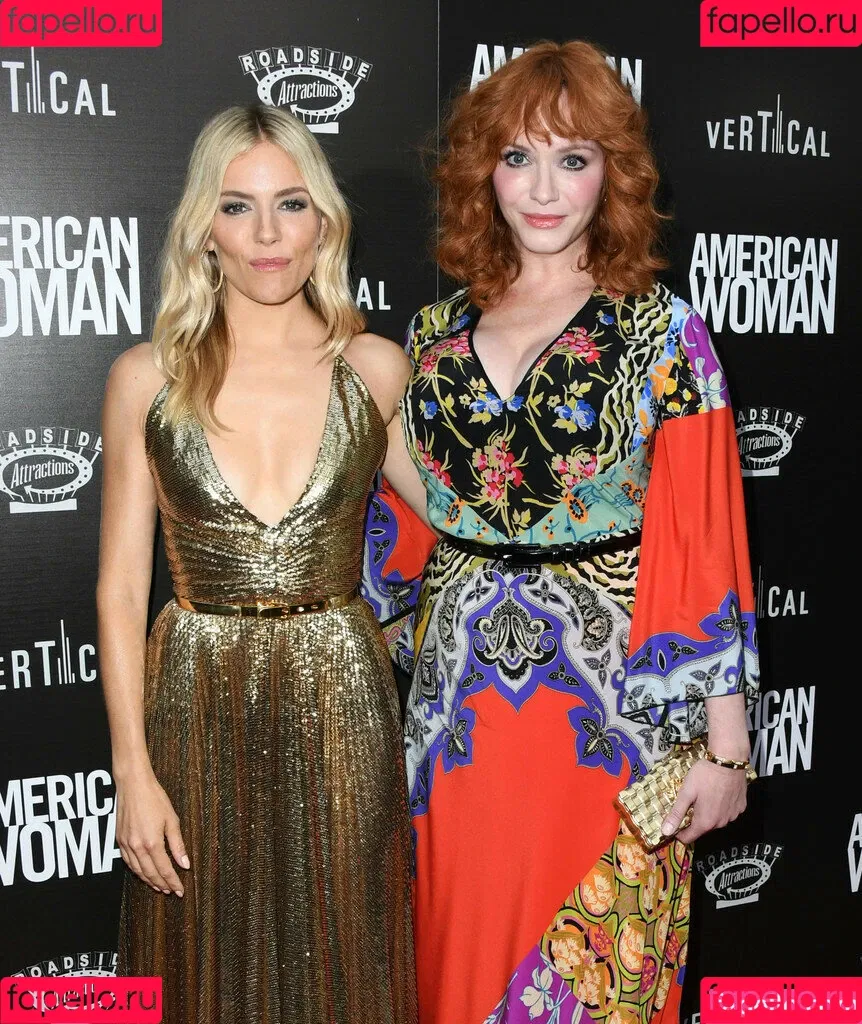 Christina Hendricks / actuallychristinahendricks Onlyfans Photo Gallery 