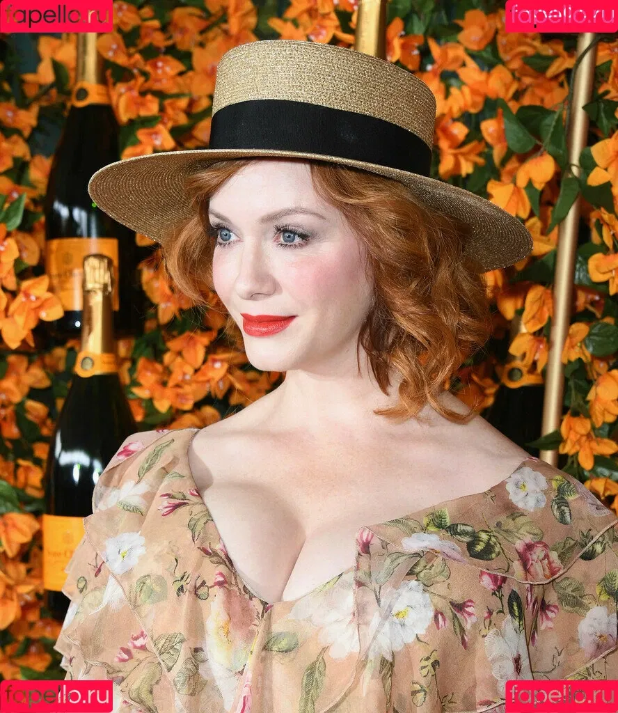 Christina Hendricks / actuallychristinahendricks Onlyfans Photo Gallery 