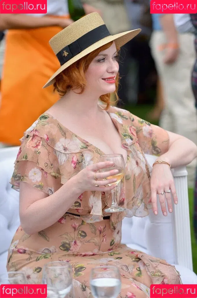 Christina Hendricks / actuallychristinahendricks Onlyfans Photo Gallery 