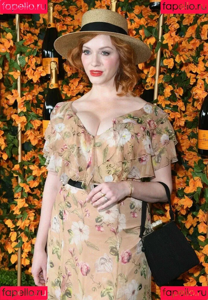 Christina Hendricks / actuallychristinahendricks Onlyfans Photo Gallery 