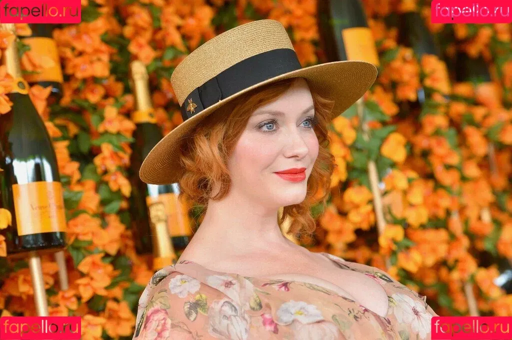 Christina Hendricks / actuallychristinahendricks Onlyfans Photo Gallery 