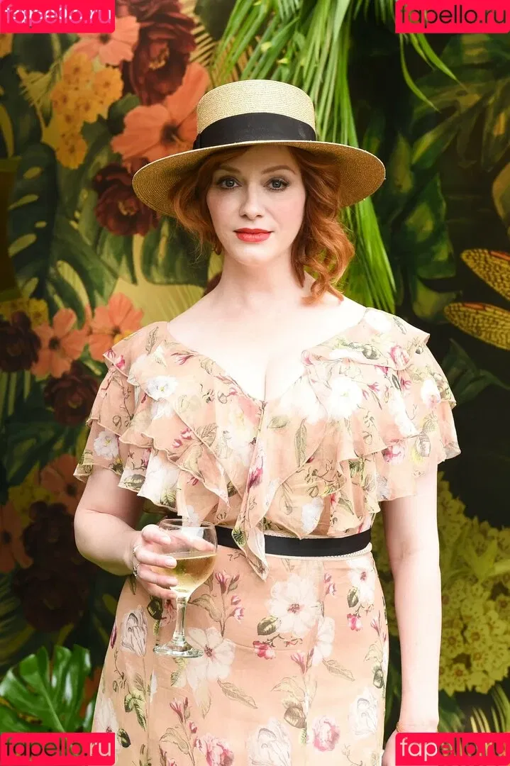 Christina Hendricks / actuallychristinahendricks Onlyfans Photo Gallery 