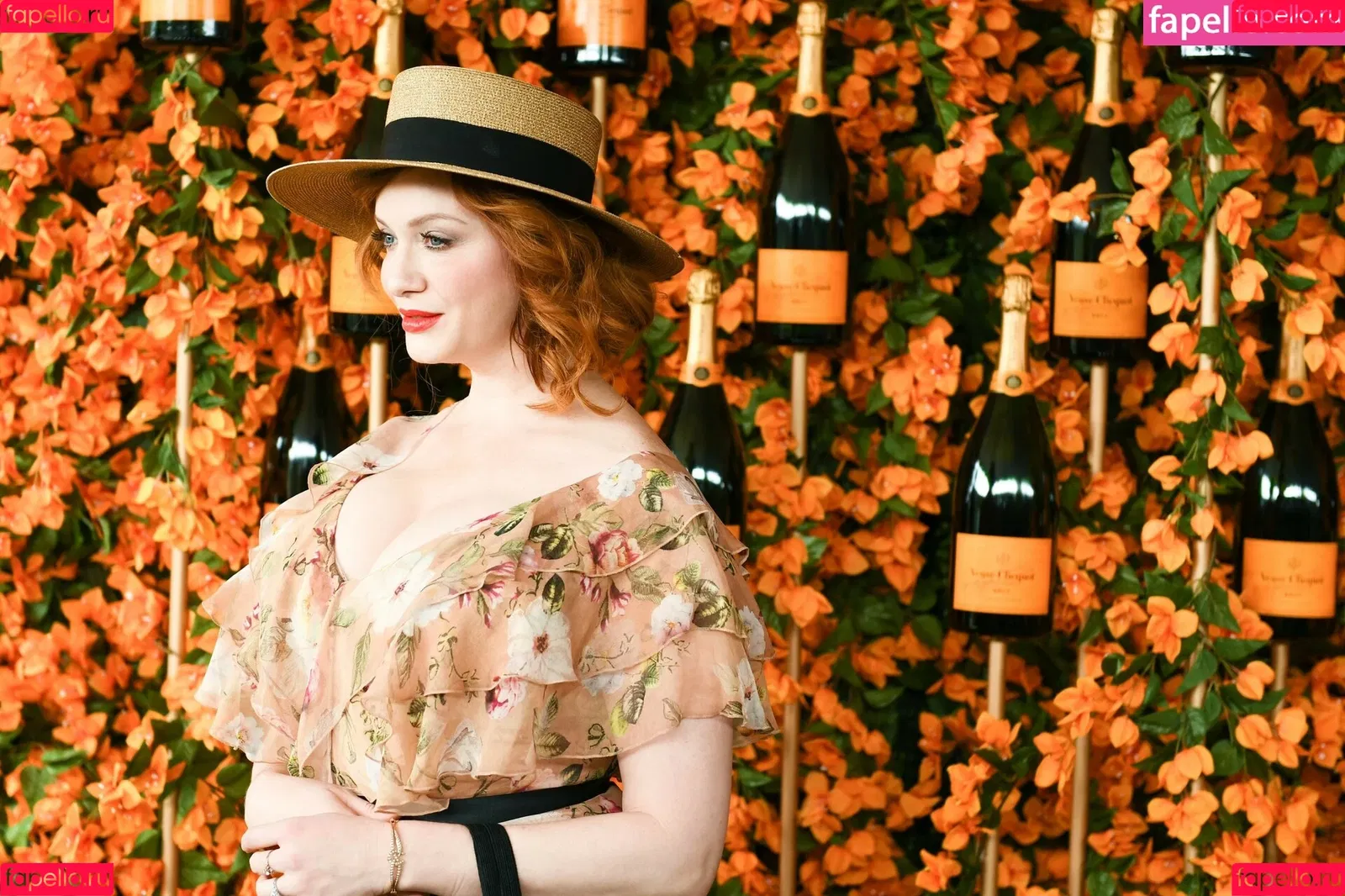 Christina Hendricks / actuallychristinahendricks Onlyfans Photo Gallery 