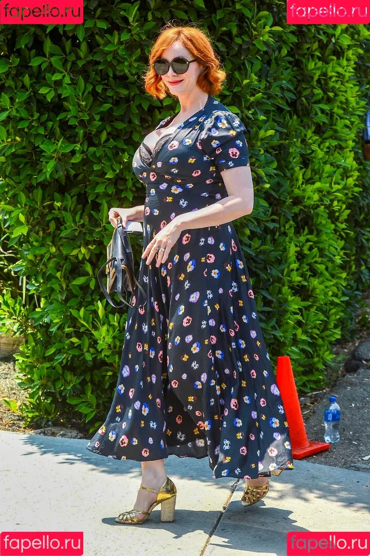 Christina Hendricks / actuallychristinahendricks Onlyfans Photo Gallery 