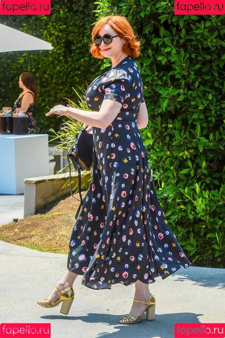 Christina Hendricks / actuallychristinahendricks Onlyfans Photo Gallery 