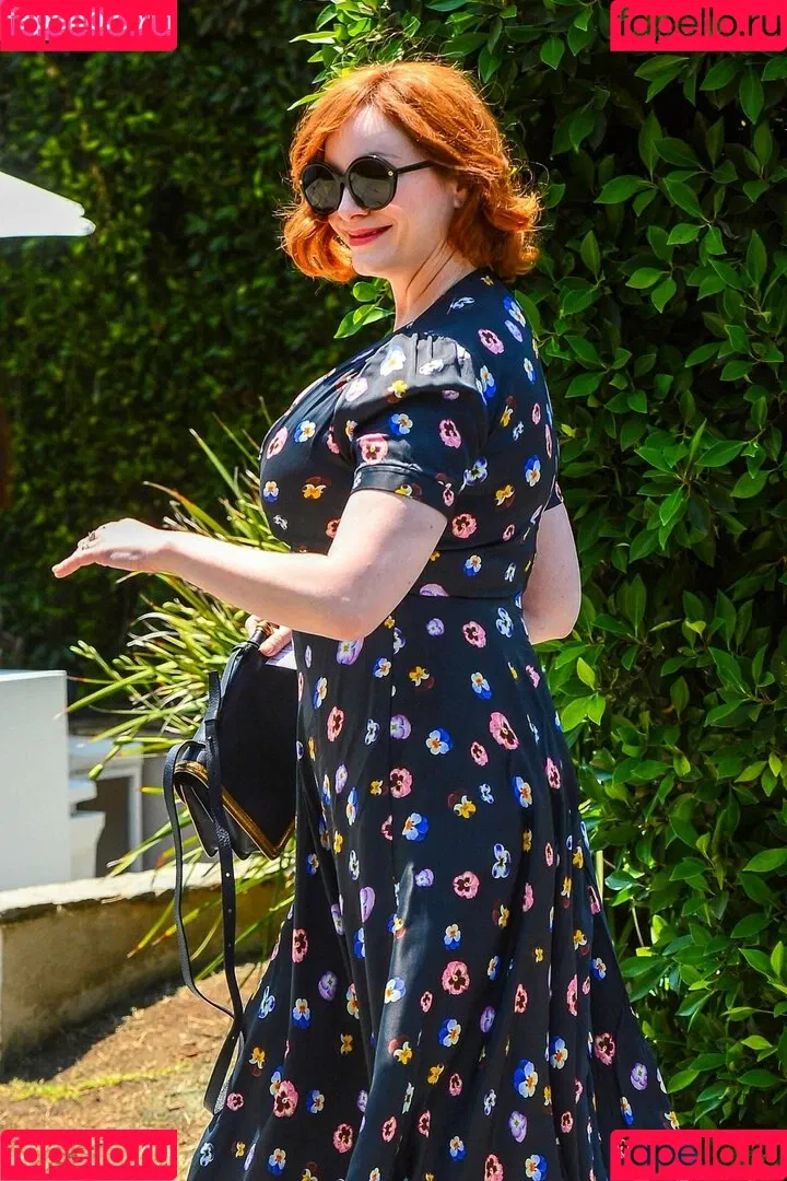 Christina Hendricks / actuallychristinahendricks Onlyfans Photo Gallery 