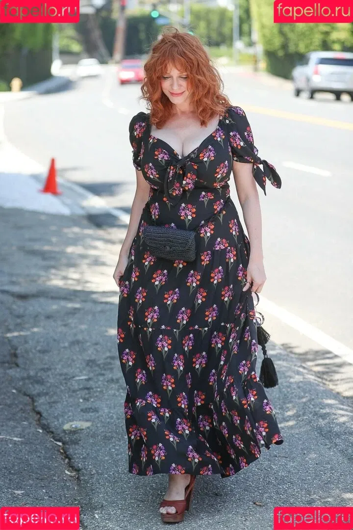 Christina Hendricks / actuallychristinahendricks Onlyfans Photo Gallery 