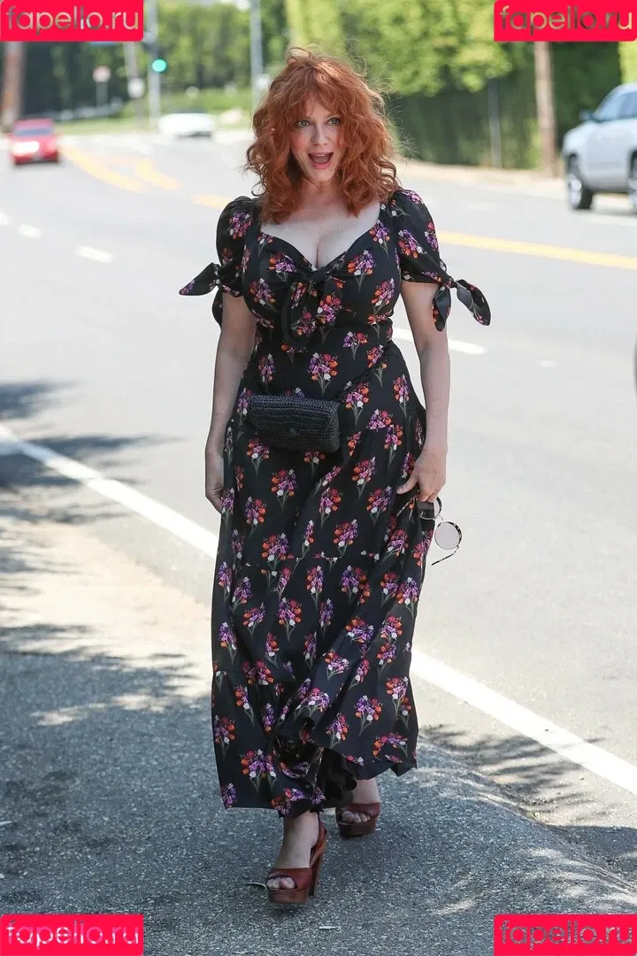 Christina Hendricks / actuallychristinahendricks Onlyfans Photo Gallery 