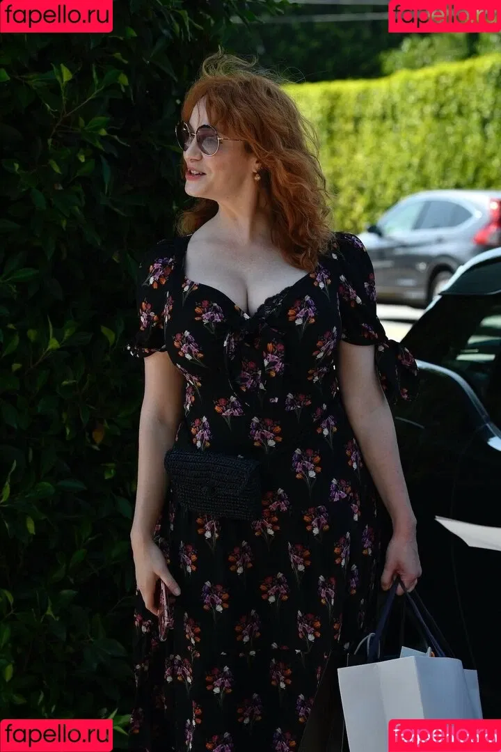 Christina Hendricks / actuallychristinahendricks Onlyfans Photo Gallery 