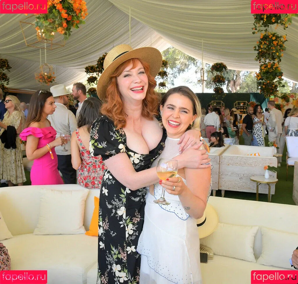Christina Hendricks / actuallychristinahendricks Onlyfans Photo Gallery 