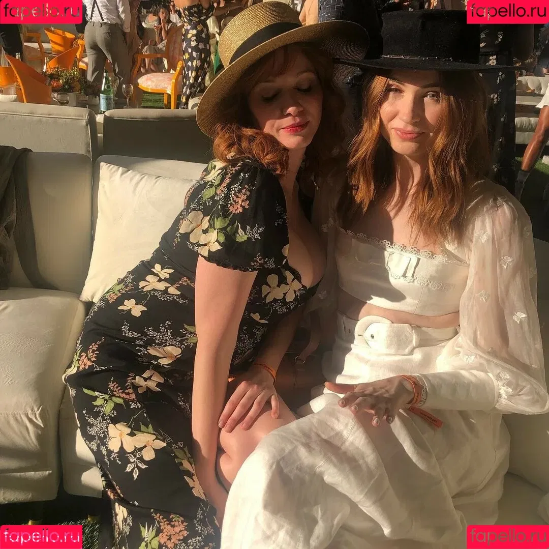 Christina Hendricks / actuallychristinahendricks Onlyfans Photo Gallery 