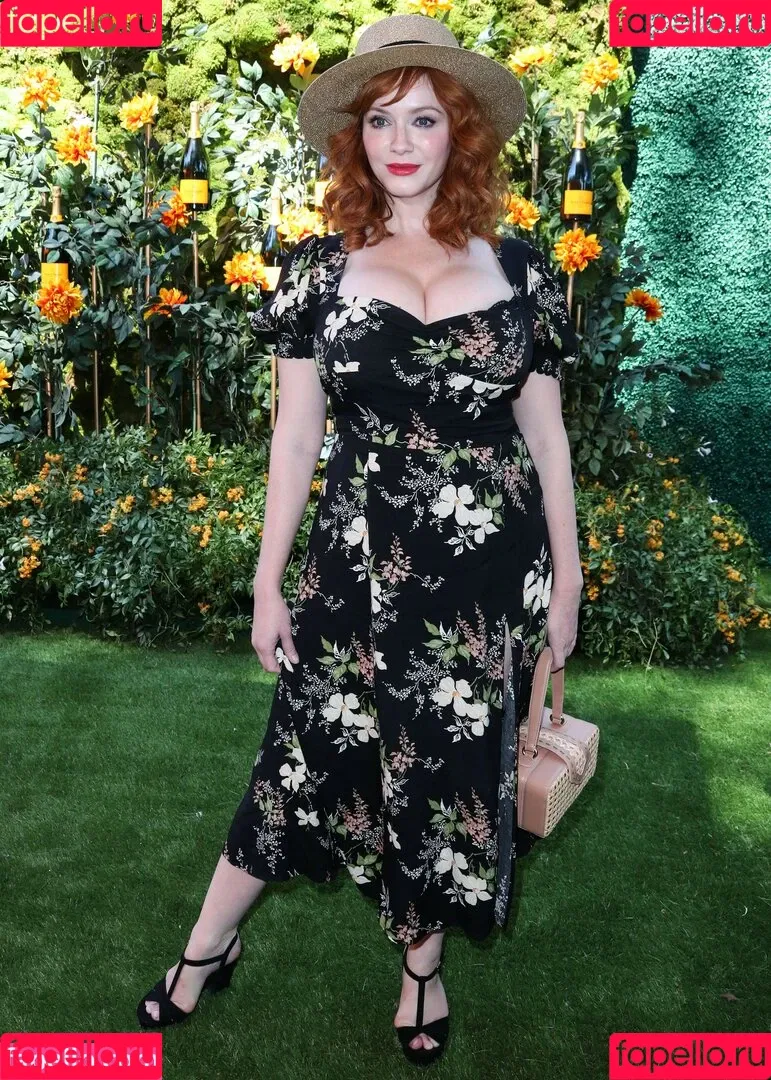 Christina Hendricks / actuallychristinahendricks Onlyfans Photo Gallery 