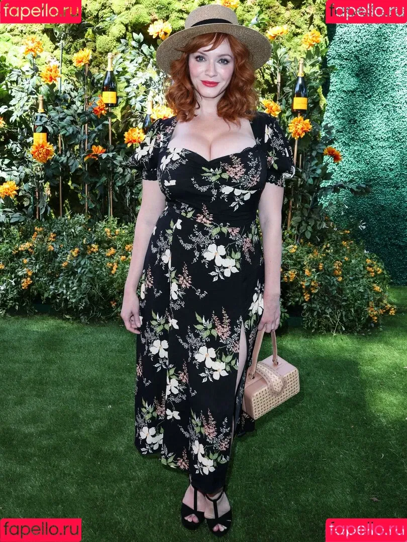 Christina Hendricks / actuallychristinahendricks Onlyfans Photo Gallery 