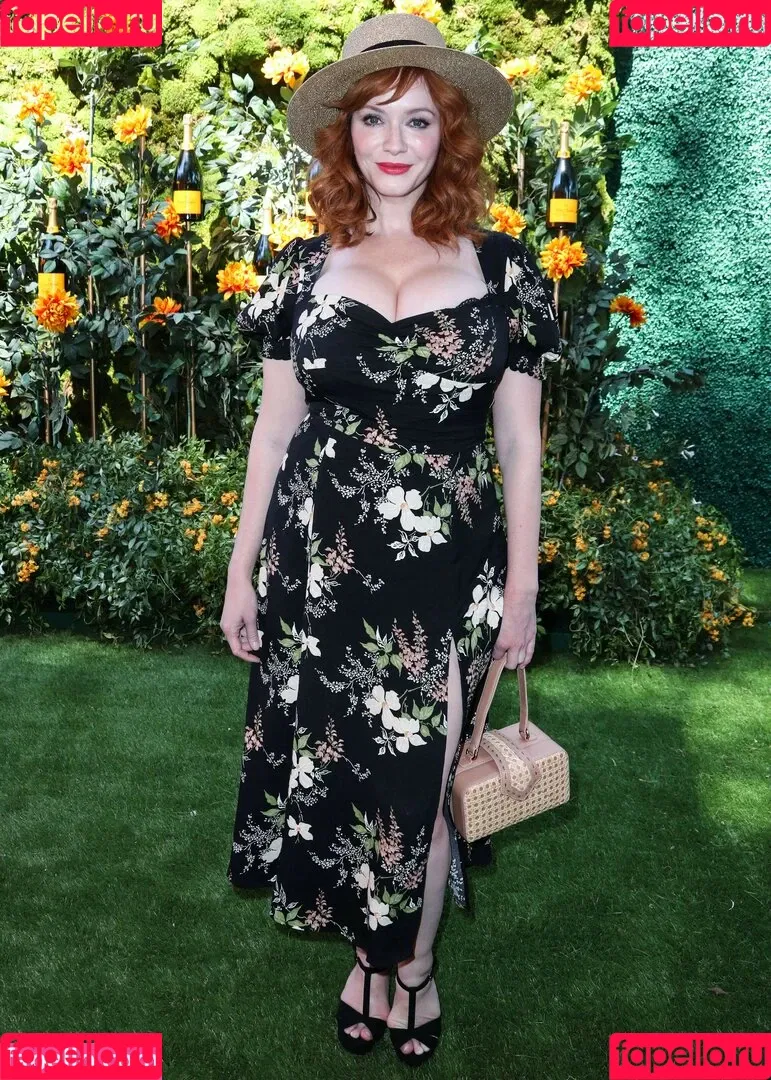 Christina Hendricks / actuallychristinahendricks Onlyfans Photo Gallery 