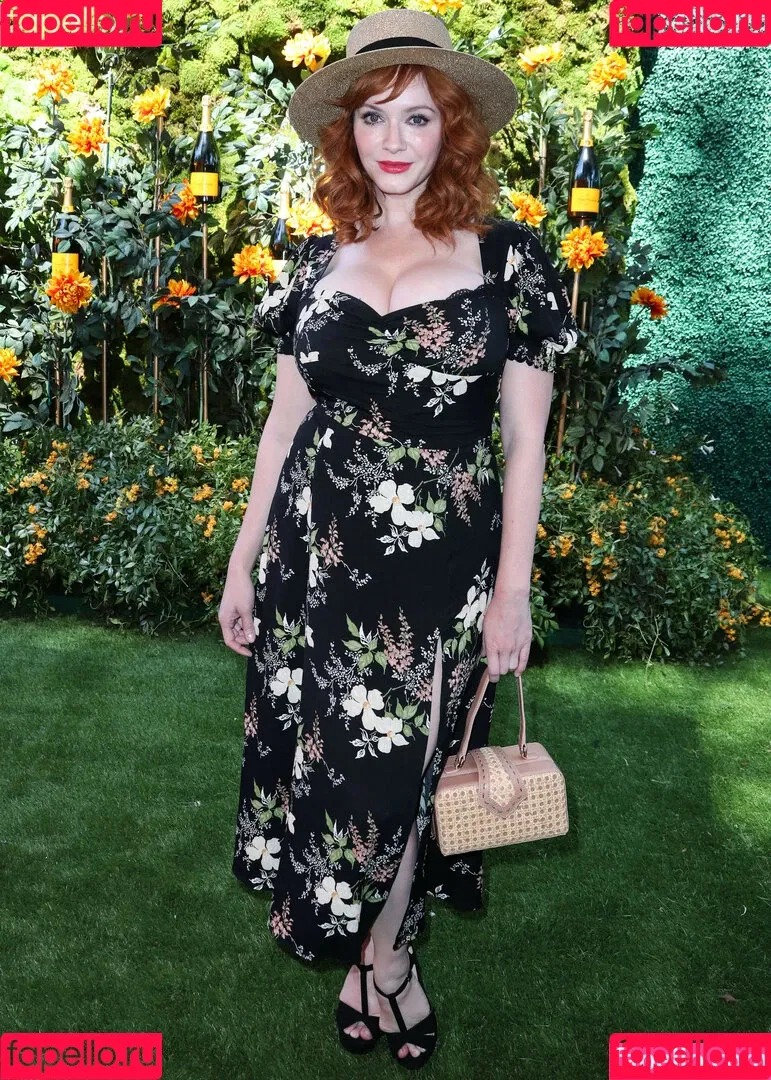 Christina Hendricks / actuallychristinahendricks Onlyfans Photo Gallery 