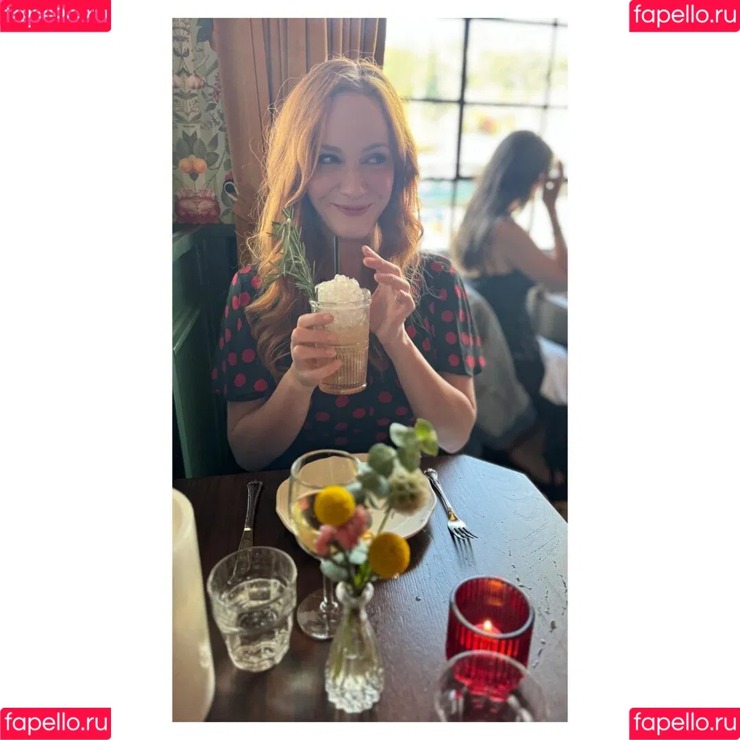Christina Hendricks / actuallychristinahendricks Onlyfans Photo Gallery 