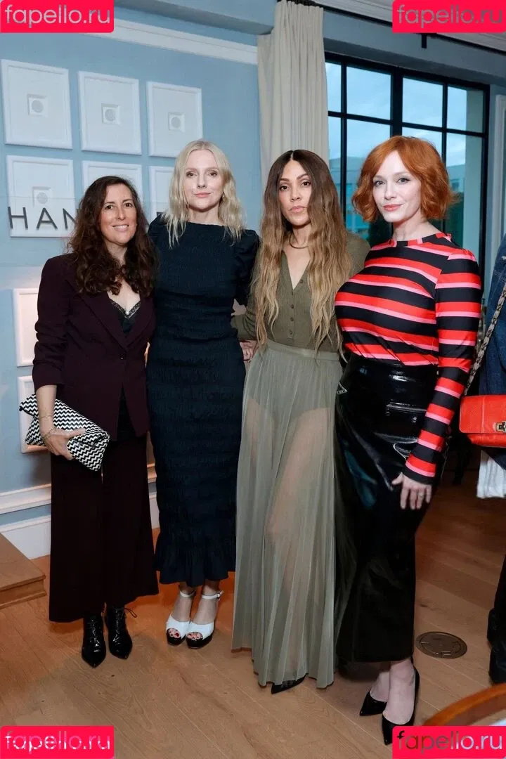 Christina Hendricks / actuallychristinahendricks Onlyfans Photo Gallery 