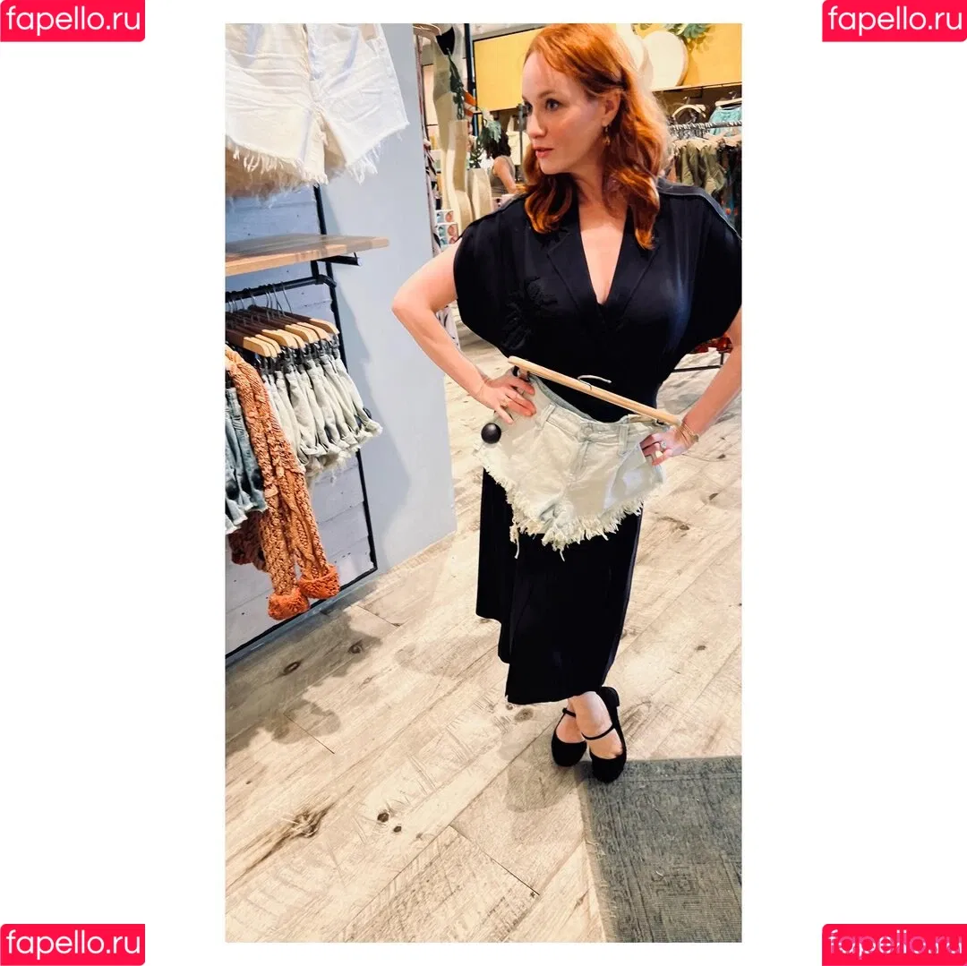 Christina Hendricks / actuallychristinahendricks Onlyfans Photo Gallery 