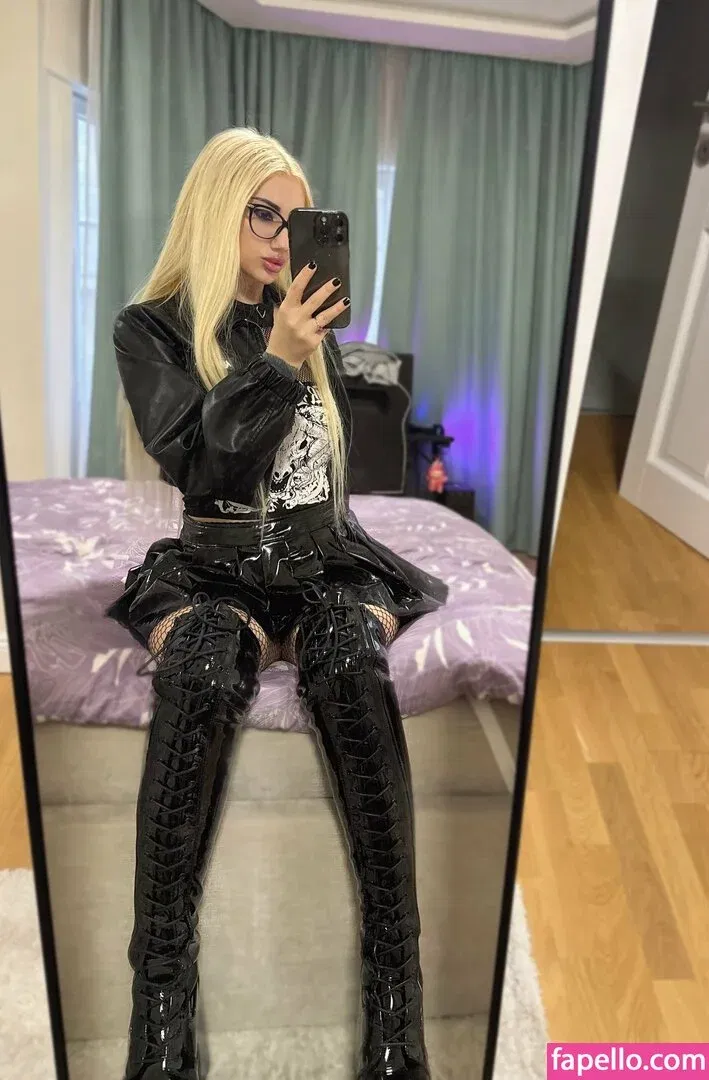 callmegoddesszara / callmegoddesszaraa Onlyfans Photo Gallery 