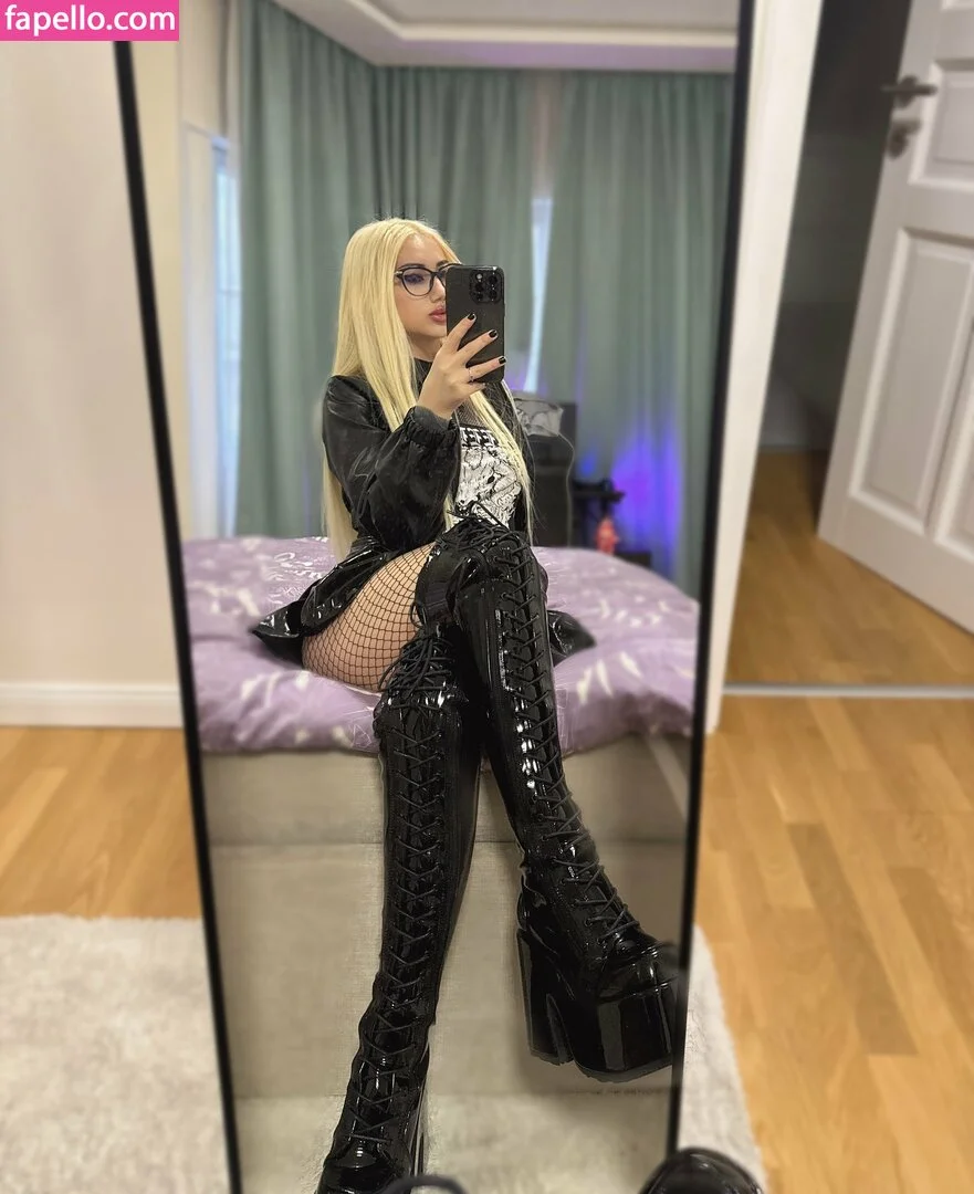 callmegoddesszara / callmegoddesszaraa Onlyfans Photo Gallery 