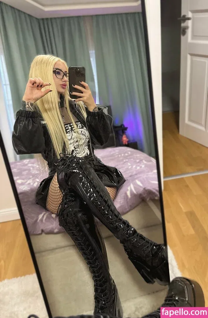 callmegoddesszara / callmegoddesszaraa Onlyfans Photo Gallery 