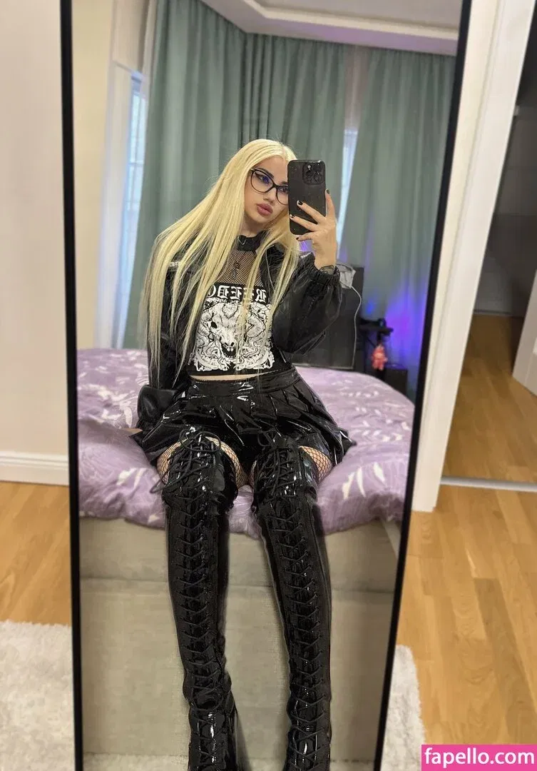 callmegoddesszara / callmegoddesszaraa Onlyfans Photo Gallery 