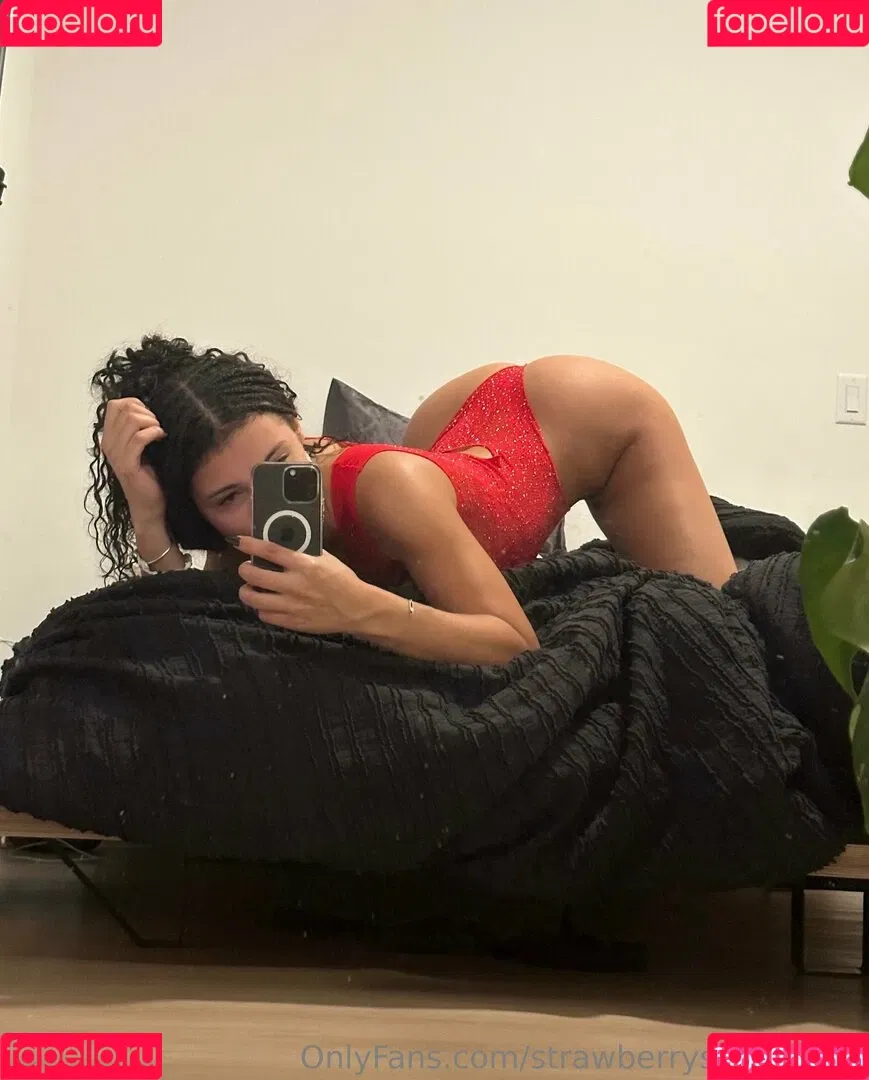 Jules Berry / strawberryshortcake / strawberryshorttcake / urfavoritejname Onlyfans Photo Gallery 