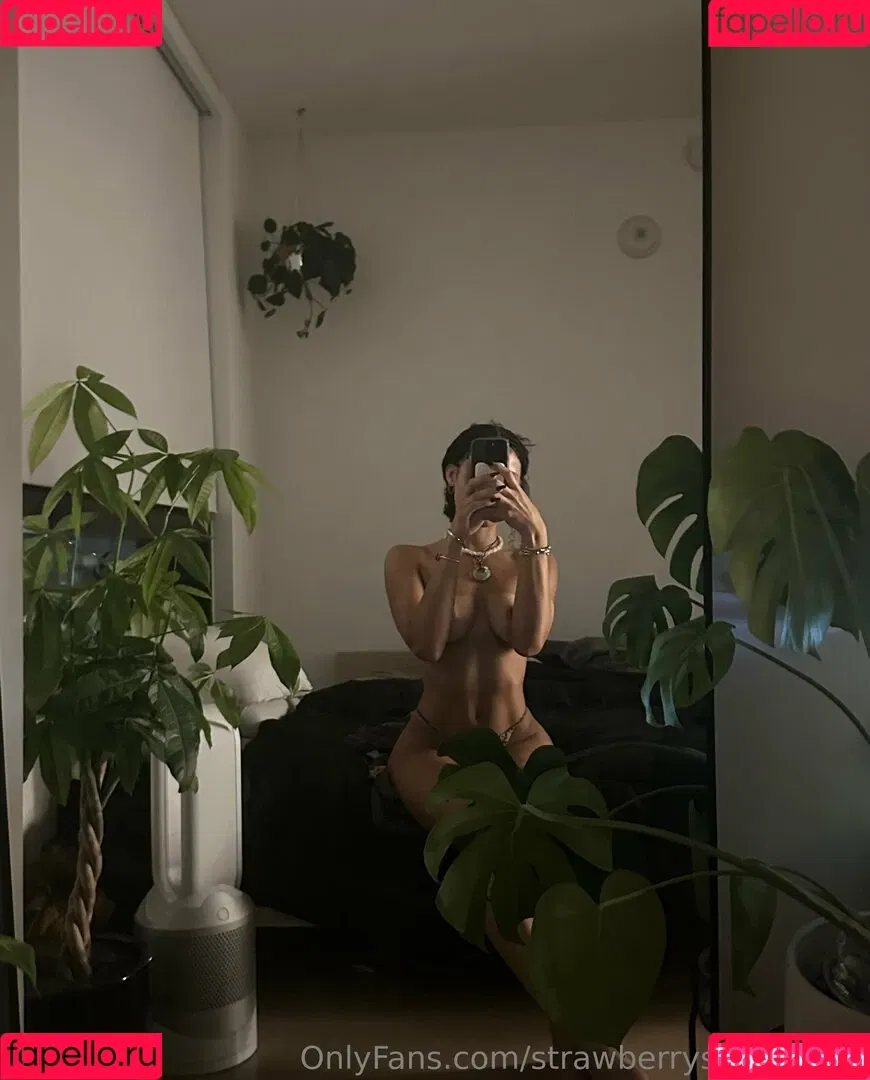 Jules Berry / strawberryshortcake / strawberryshorttcake / urfavoritejname Onlyfans Photo Gallery 