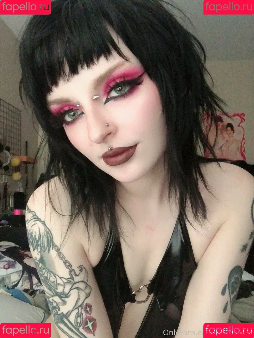 graveyardgoddess / hexgirlfree Onlyfans Photo Gallery 