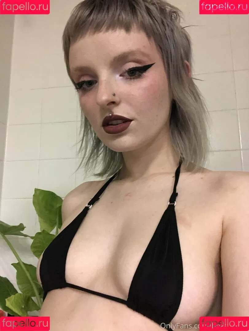 graveyardgoddess / hexgirlfree Onlyfans Photo Gallery 