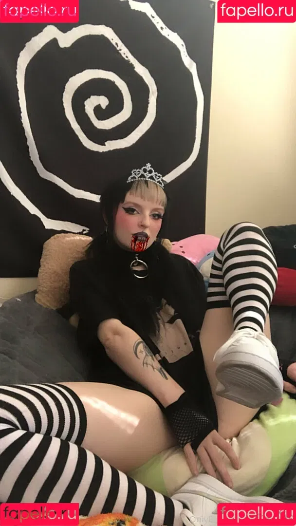 graveyardgoddess / hexgirlfree Onlyfans Photo Gallery 