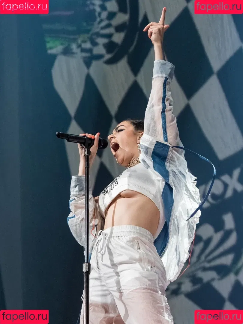 Charli XCX / charli_xcx / charlignarly Onlyfans Photo Gallery 