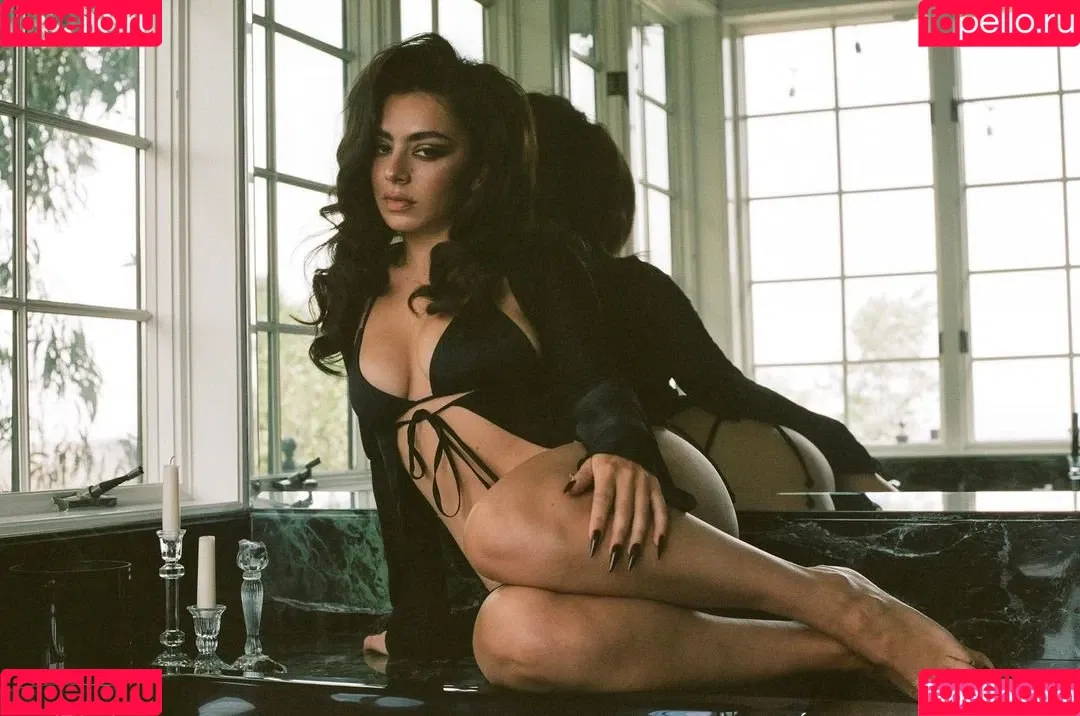 Charli XCX / charli_xcx / charlignarly Onlyfans Photo Gallery 