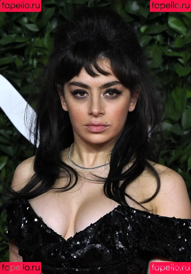 Charli XCX / charli_xcx / charlignarly Onlyfans Photo Gallery 