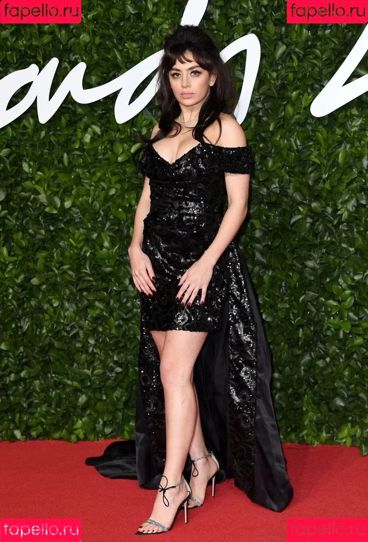 Charli XCX / charli_xcx / charlignarly Onlyfans Photo Gallery 