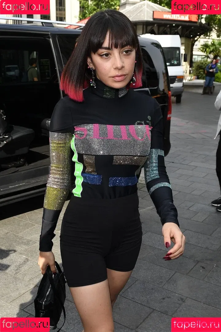 Charli XCX / charli_xcx / charlignarly Onlyfans Photo Gallery 
