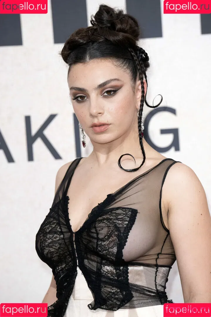 Charli XCX / charli_xcx / charlignarly Onlyfans Photo Gallery 