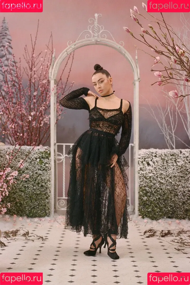 Charli XCX / charli_xcx / charlignarly Onlyfans Photo Gallery 