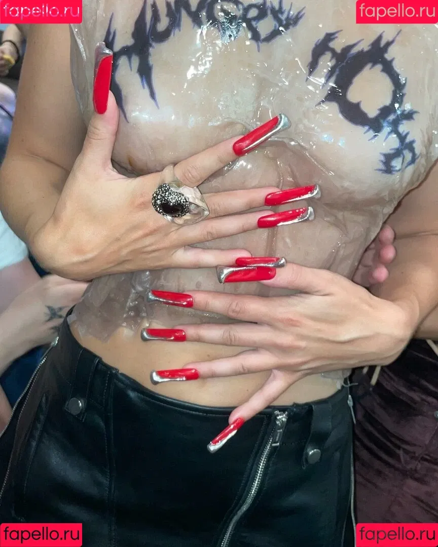 Charli XCX / charli_xcx / charlignarly Onlyfans Photo Gallery 