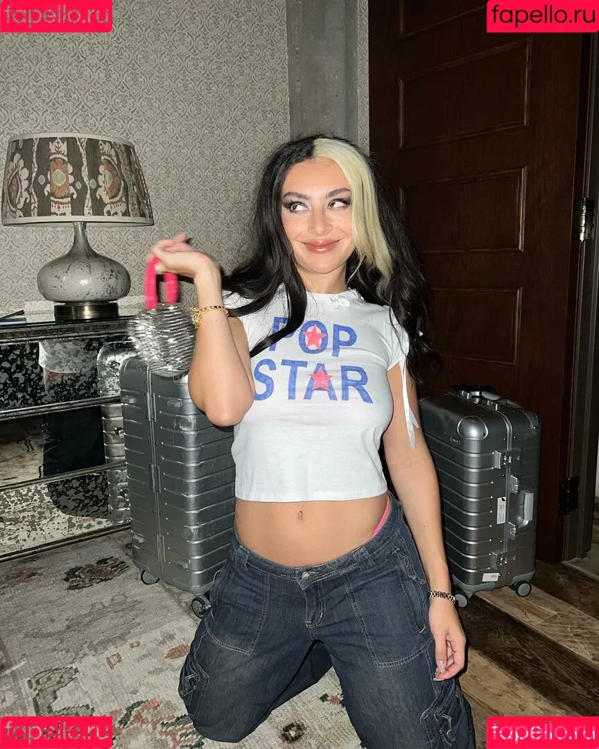 Charli XCX / charli_xcx / charlignarly Onlyfans Photo Gallery 