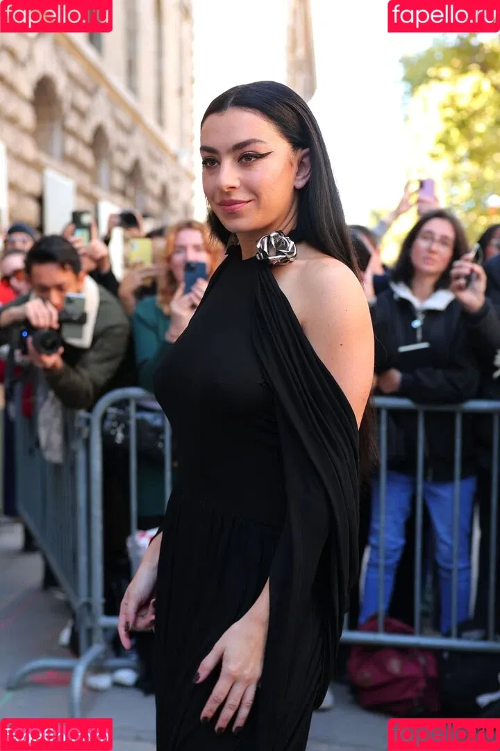 Charli XCX / charli_xcx / charlignarly Onlyfans Photo Gallery 