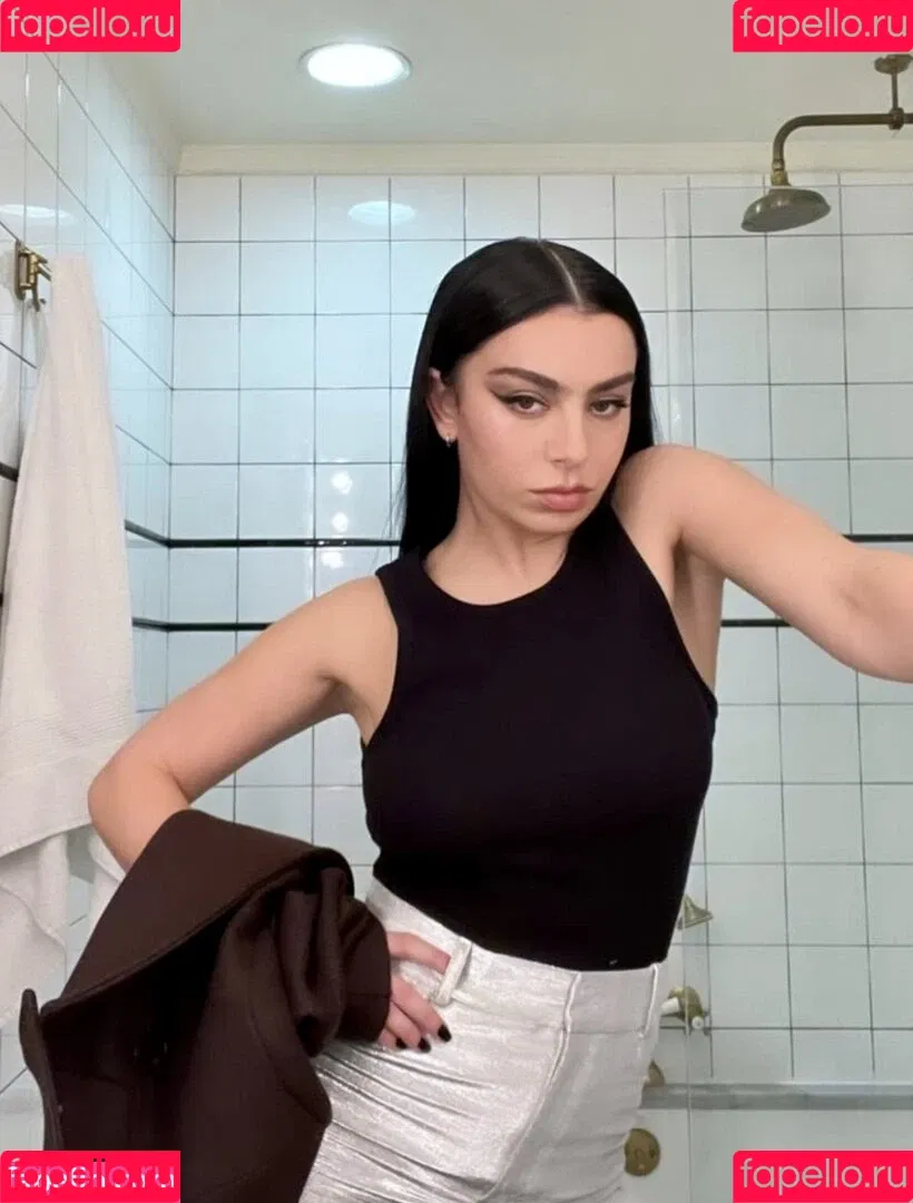 Charli XCX / charli_xcx / charlignarly Onlyfans Photo Gallery 