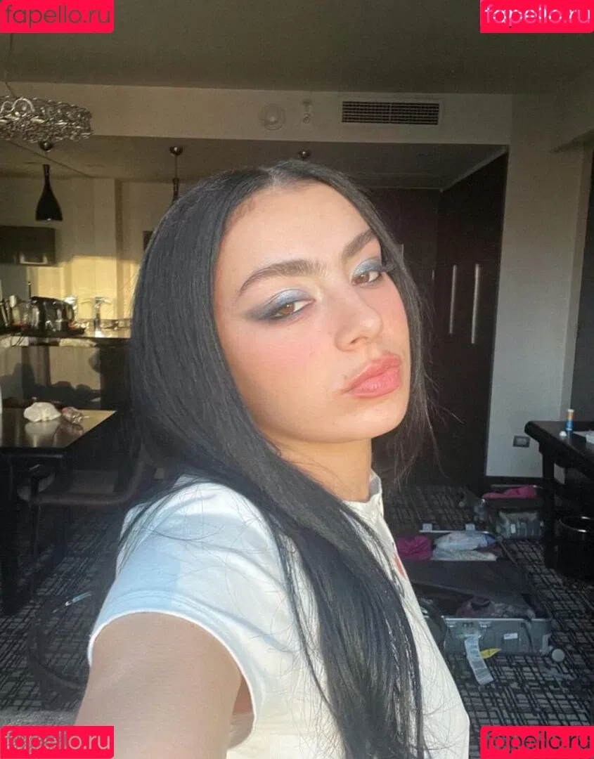 Charli XCX / charli_xcx / charlignarly Onlyfans Photo Gallery 