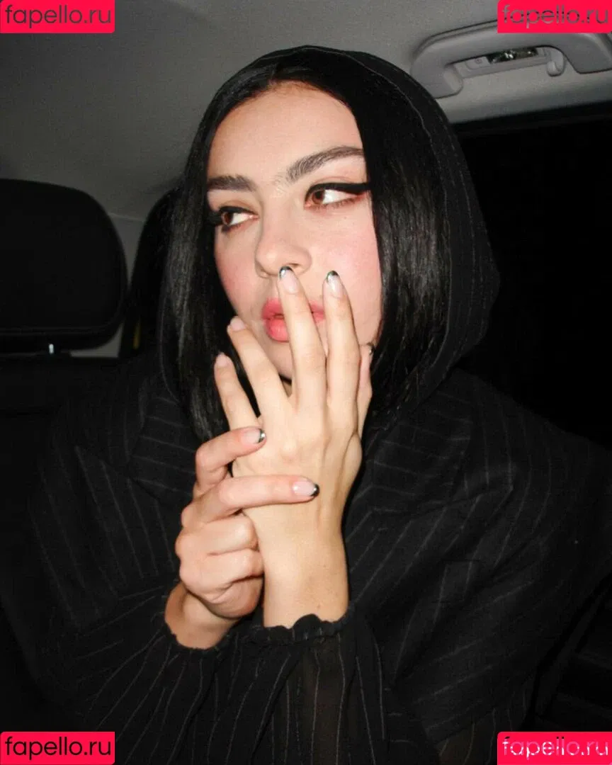 Charli XCX / charli_xcx / charlignarly Onlyfans Photo Gallery 