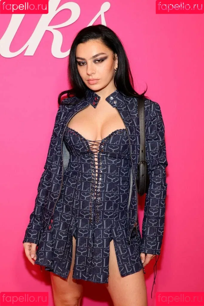 Charli XCX / charli_xcx / charlignarly Onlyfans Photo Gallery 