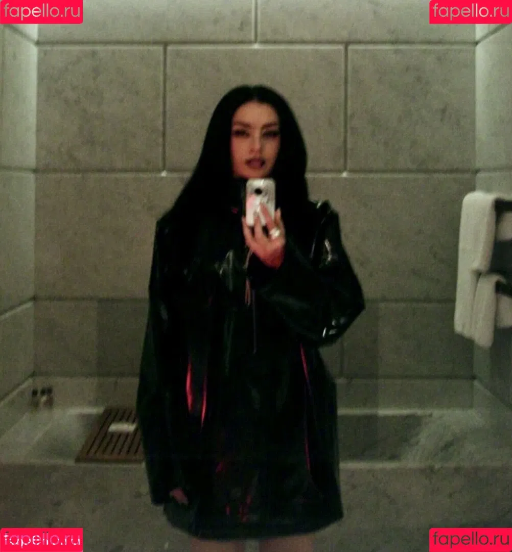 Charli XCX / charli_xcx / charlignarly Onlyfans Photo Gallery 